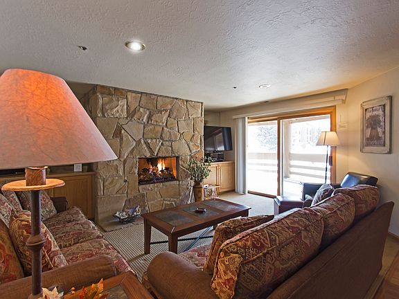 2nd image of 1585 Empire Ave #209