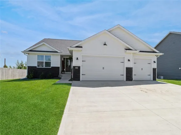 800 NW Spruce Ave, Earlham, IA 50072