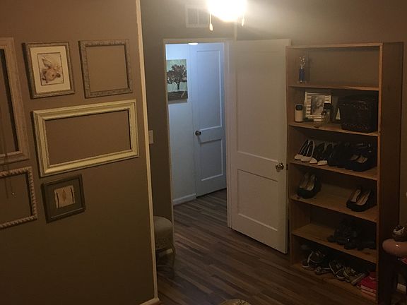 5th image of 1060 Leith Ave