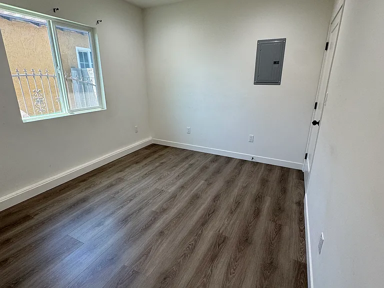 3837 E Cochran St — Photo 8
