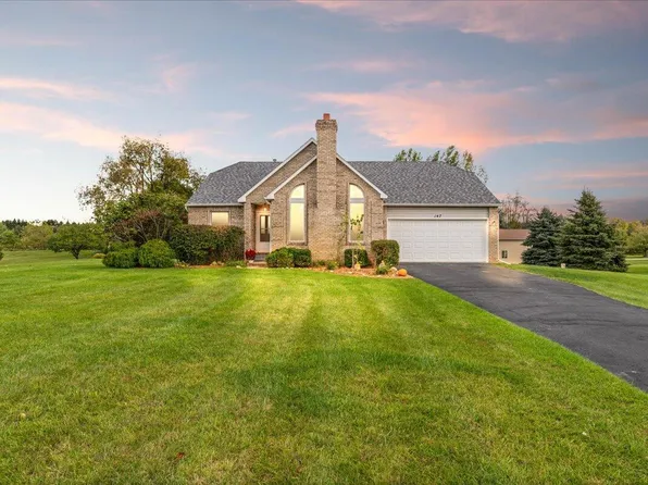 147 Cranbrook Dr, Howell, MI 48843