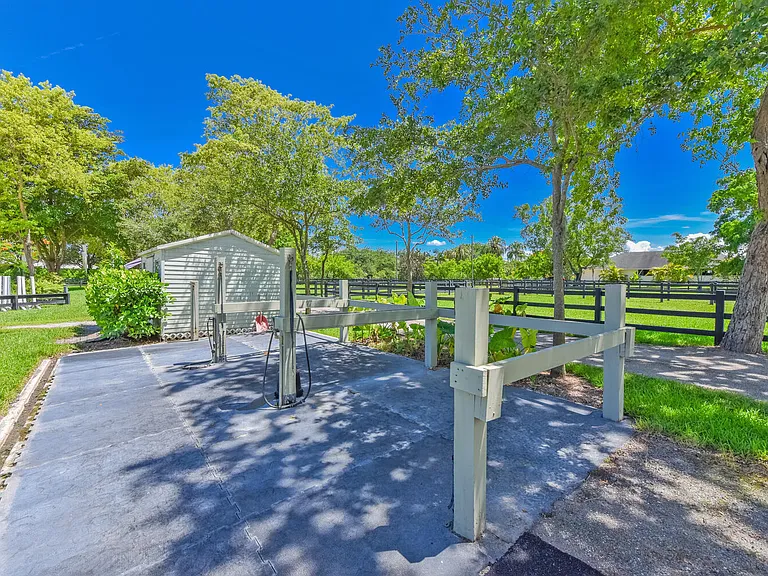 2040 Appaloosa Trl — Photo 17