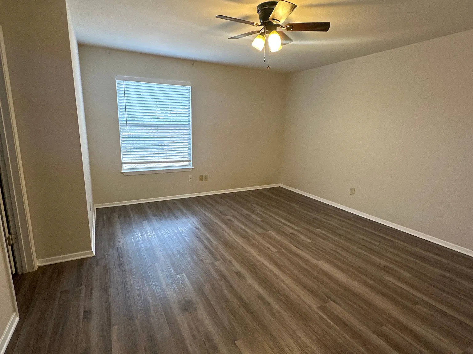 3 bed, 1320 sqft, $1,950 — Photo 4