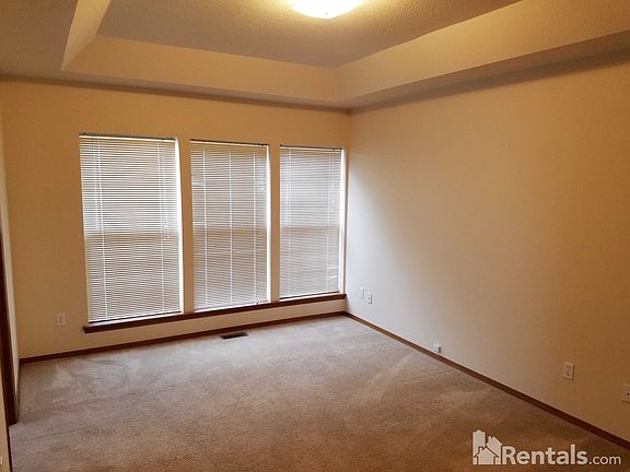 5th image of 6108 Thornbury Ct SE