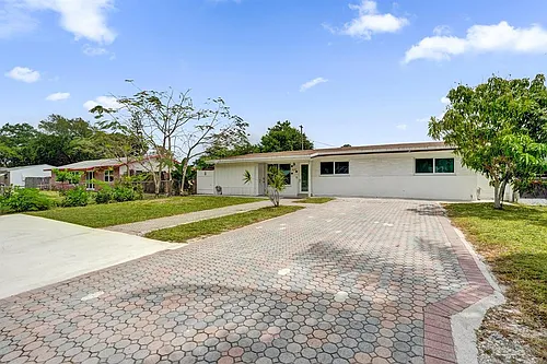 4670 SW 25th Ave Photo 1