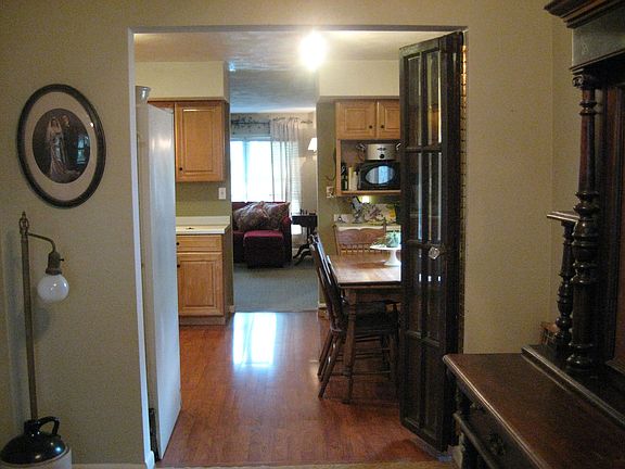 5th image of 2419 W Carriage Ln