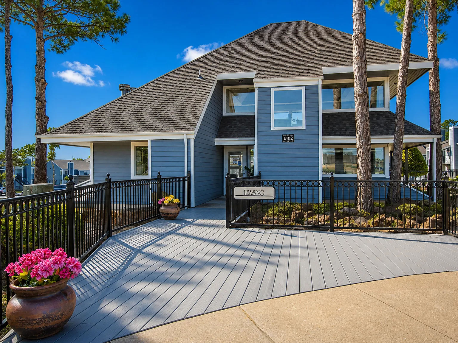 Riverbend Apartments — Photo 4