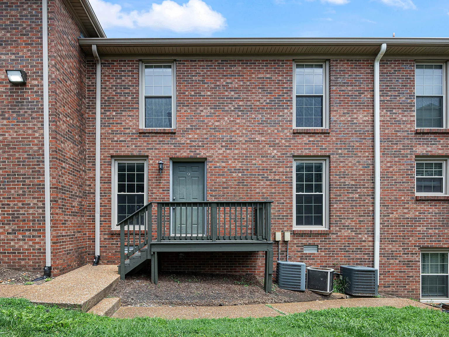 2 bed, 1.5 bath, 1250 sqft, $2,049 — Photo 1