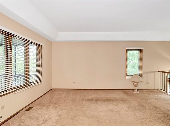3rd image of 9923 Treetop Dr