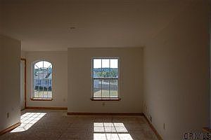 3rd image of 7 Yorktown Ln