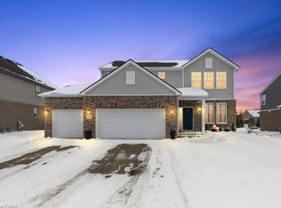 55543 Hogan Dr, Macomb, MI 48042