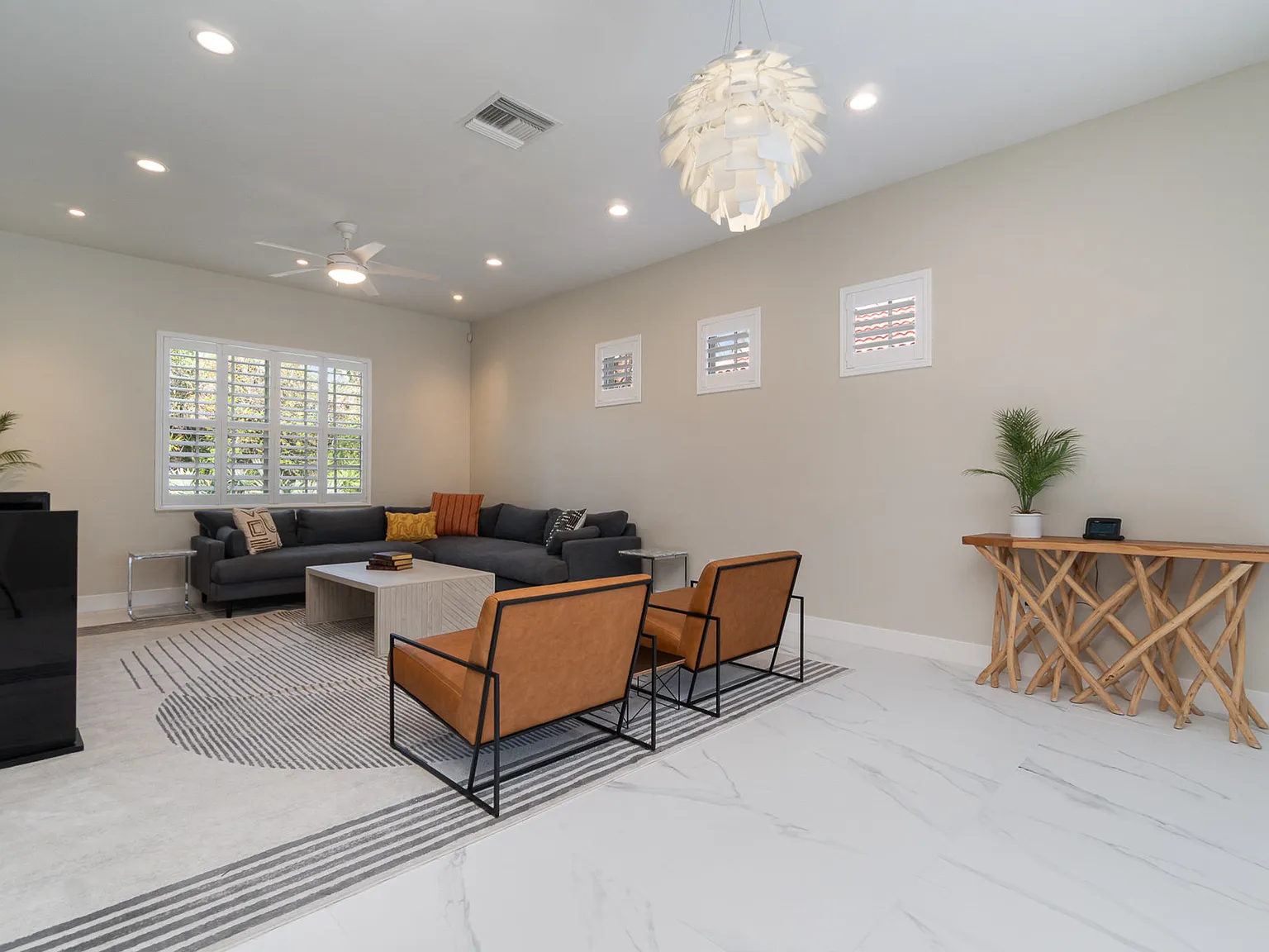 3 bed, 2035 sqft, $3,395 — Photo 4