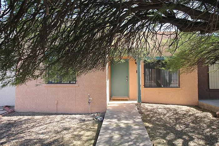 8838 E Arbor St — Photo 1