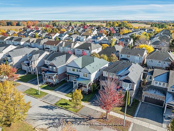 2nd image of 27 Kidd Cres