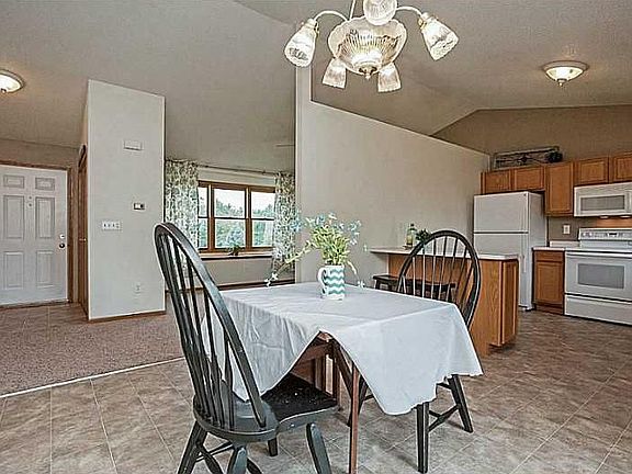 5th image of 332 Oriole Ct