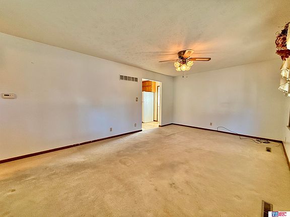 3rd image of 220 E Northern Heights Dr