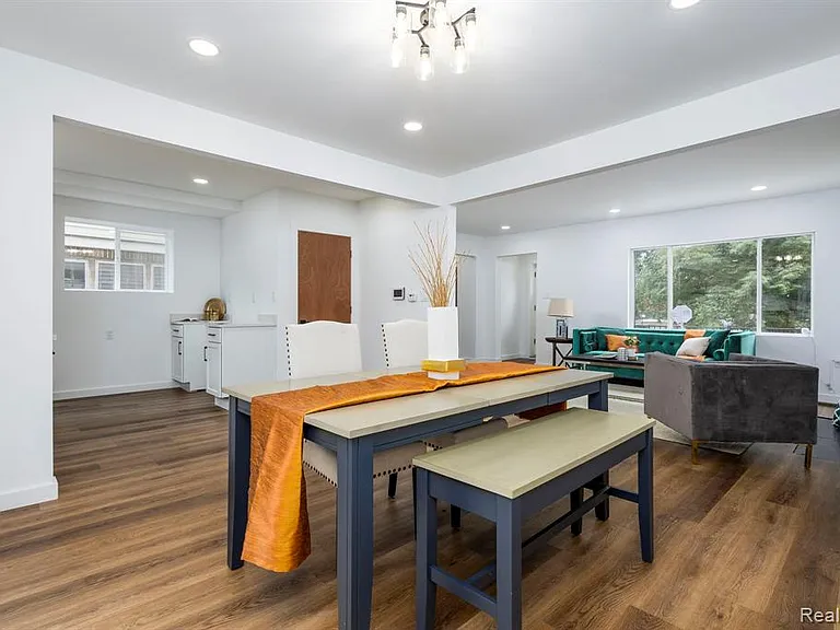 2744 Lawrence St — Photo 10