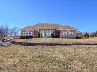 9518 Windsor Dr, Lees Summit, MO 64086