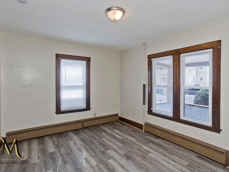 61 Hill St — Photo 23
