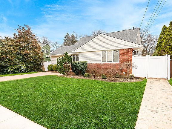 4th image of 2042 Brook Ln
