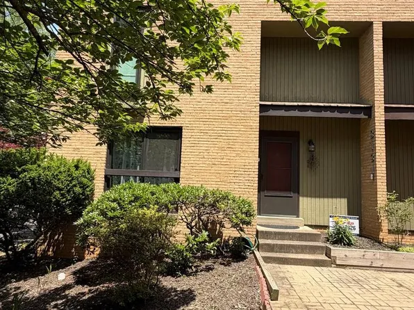 3131 Guysborough Dr, Fairfax, VA 22031