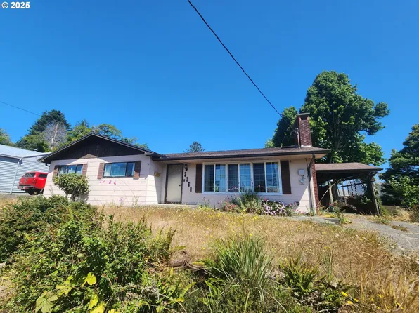 2160 Lombard St, North Bend, OR 97459