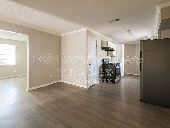 3rd image of 4850 Bedford Dr