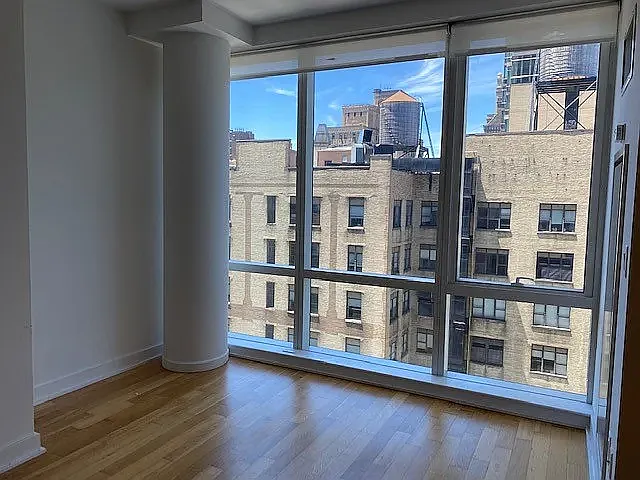 885 6th Avenue — Photo 3