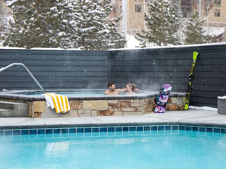 Pool / Hot Tub