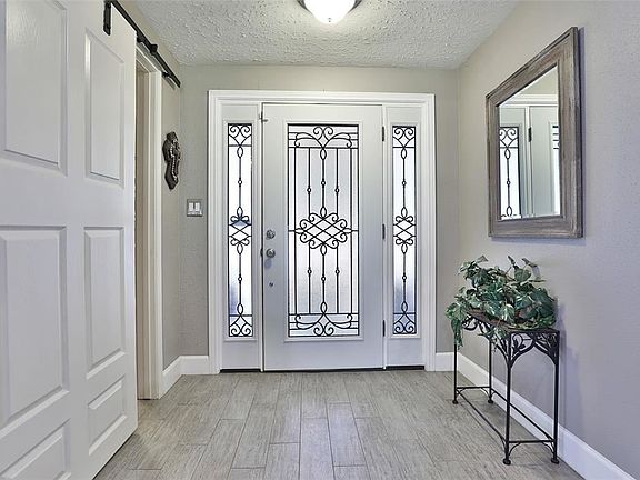 5th image of 2019 Victoria Garden Dr