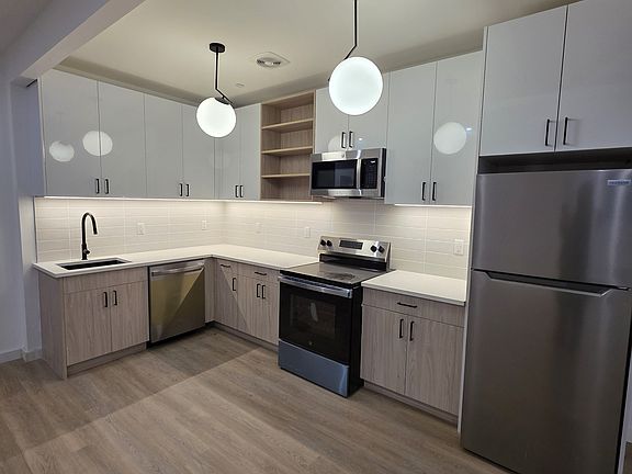 3rd image of 313 Linden St #1B