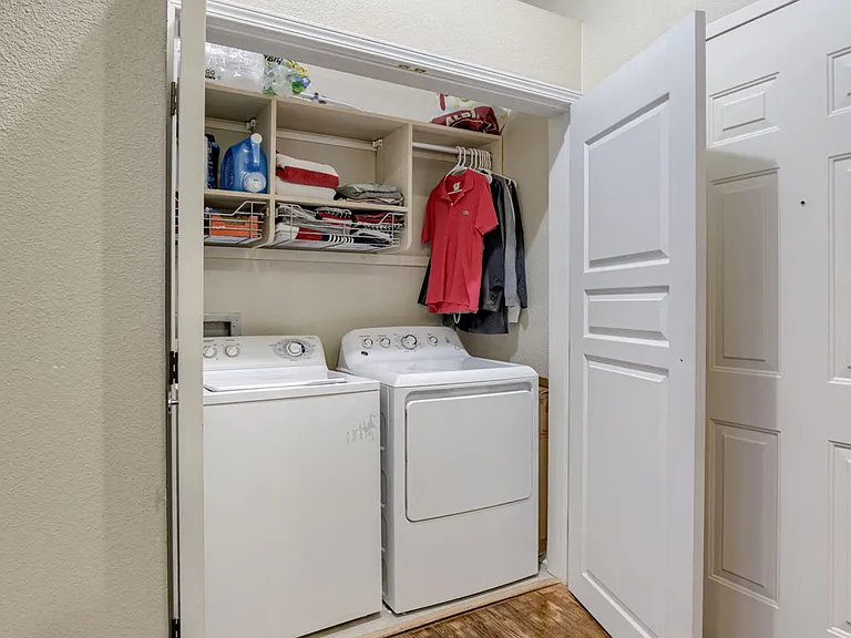 321 W 7th St #208 — Photo 12