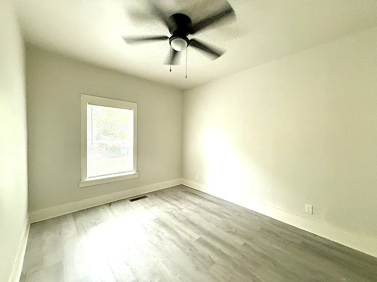 1105 NW Burch St — Photo 15