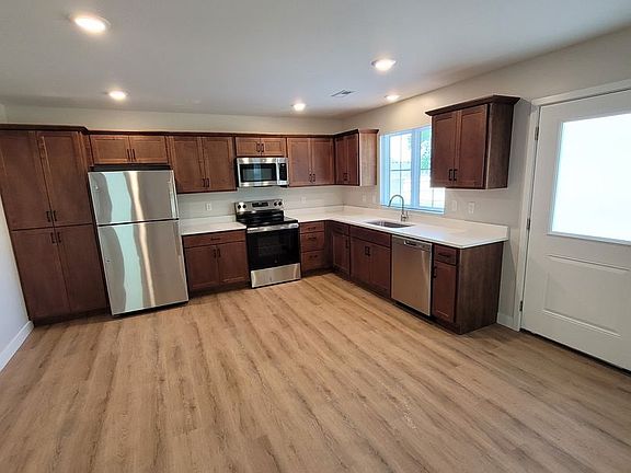 5th image of 4614 Alan Ln #102