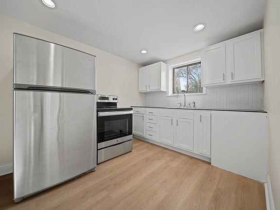5th image of 2025 Jefferson St APT 16