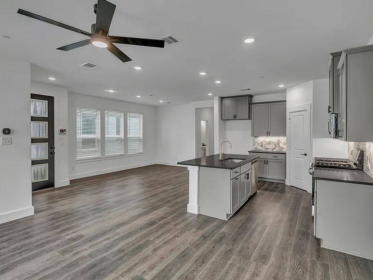 855 Lennox Dr — Photo 9