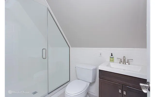 Rented by Douglas Elliman | media 22