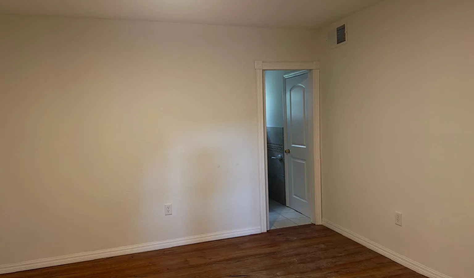7531 Southeast 147th Place - 1 — Photo 2