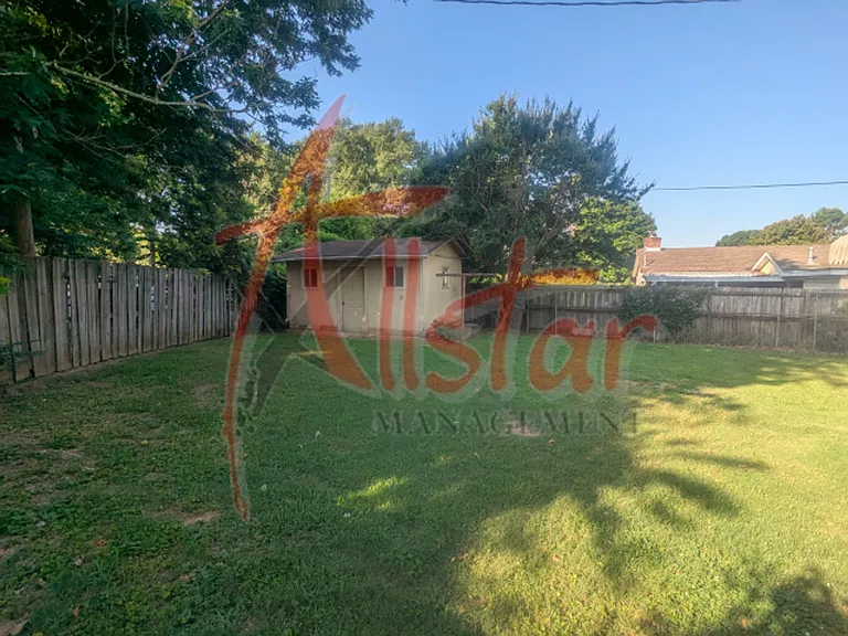 1915 Southaven Cir N — Photo 13