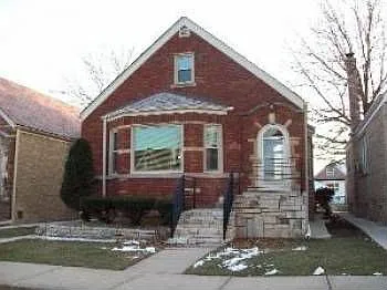 6243 W Fletcher St photo 1
