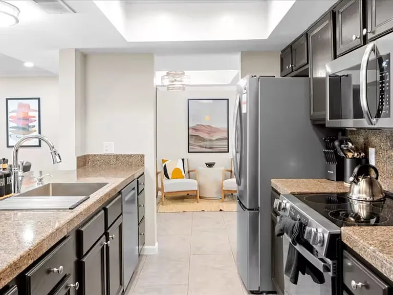 7520 S Forest Ave — Photo 5