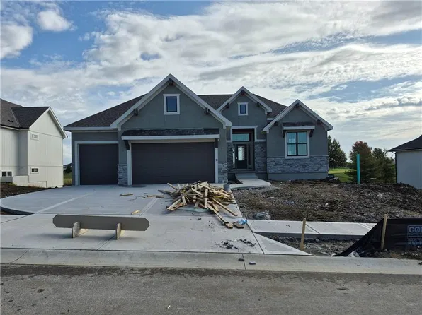 4413 Tee Box Dr, Basehor, KS 66007