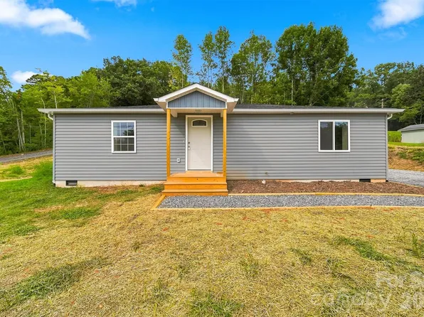 109 Countryside Dr SE, Lenoir, NC 28645