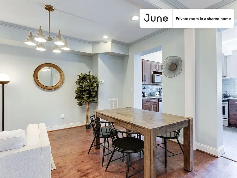 1329 E St NE #A — Photo 11