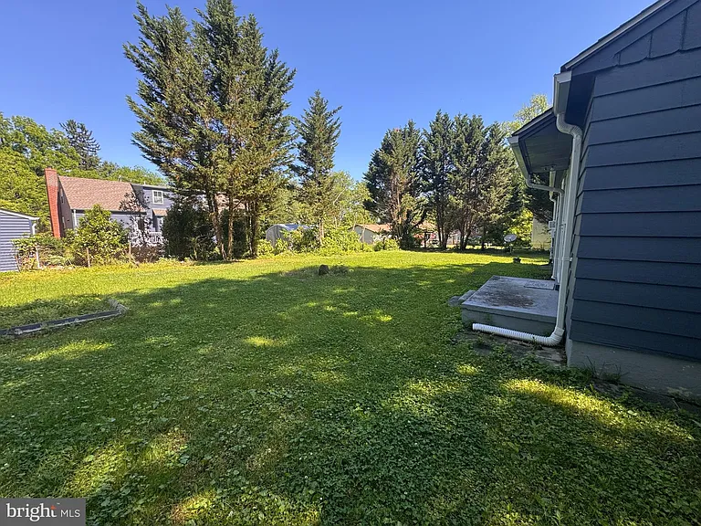 44 S Woodlawn Ave — Photo 16