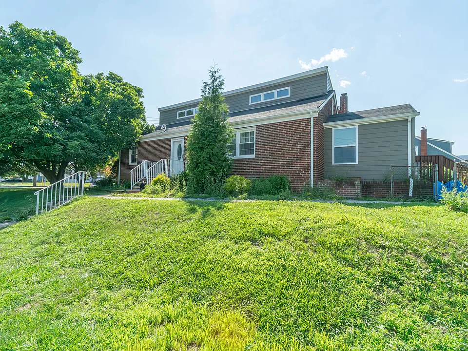 21 Van Buren Ave