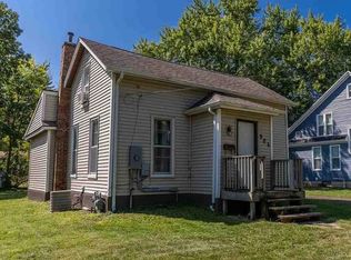 904 W 3rd St, Cedar Falls, IA 50613