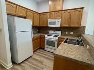 909 Jasmine Parke Dr APT 1, Bakersfield, CA 93312