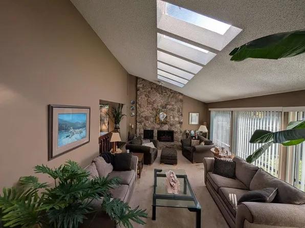 1498 Chamberlain Dr, North Vancouver, BC V7K 1P6