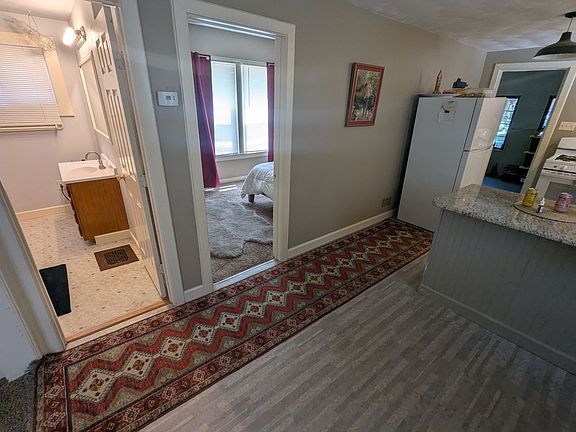 2nd image of 3008 Oak St #1